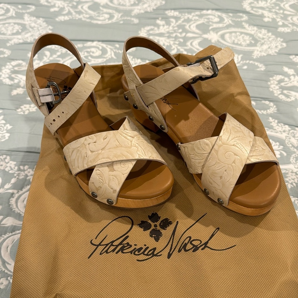 NWT Patricia Nash sandals 36.5